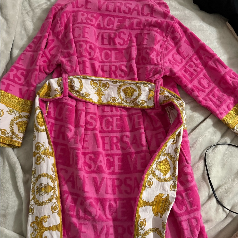 Versace Fuchsia Towel with Black Detail - Picture 4 of 5